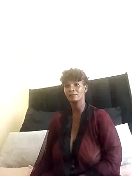 Snapshot of BLACKMALF chatting on 10-29-25, 01:02 BLACKMALF online show from 10-29-25, 01:02