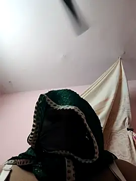 Snapshot of pujapujarrrr chatting on 10-30-25, 08:42 pujapujarrrr online show from 10-30-25, 08:42