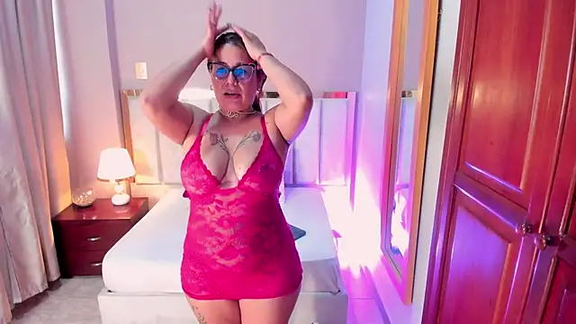 HannaaWells online show from 12-17-25, 04:02