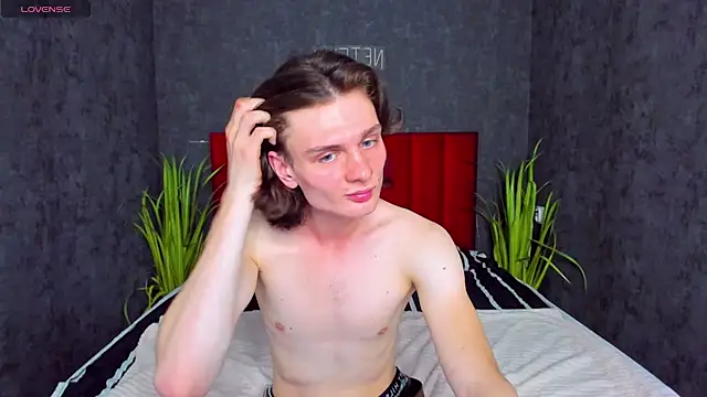 Snapshot of NelsonGodman chatting on 11-06-25, 02:40 NelsonGodman online show from 11-06-25, 02:40