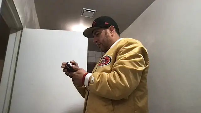 ezrah23 online show from 12-15-25, 06:45