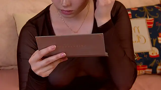 VickiBanx online show from 12-18-25, 04:18