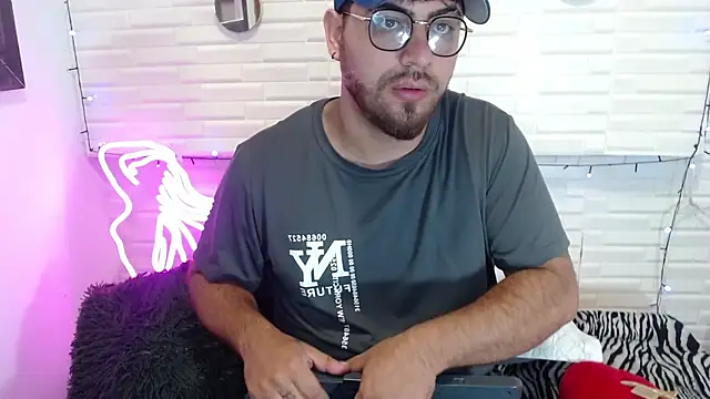 Andrew Foxx1 online show from 10-31-25, 01:56