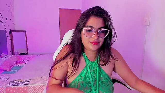 Snapshot of Luna_Jonnes1 chatting on 04-02-26, 06:27 Luna Jonnes1 online show from 04-02-26, 06:27