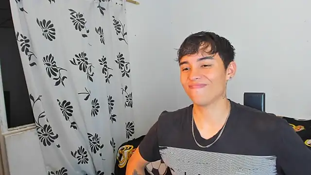 MollyandFher online show from 12-22-25, 02:19