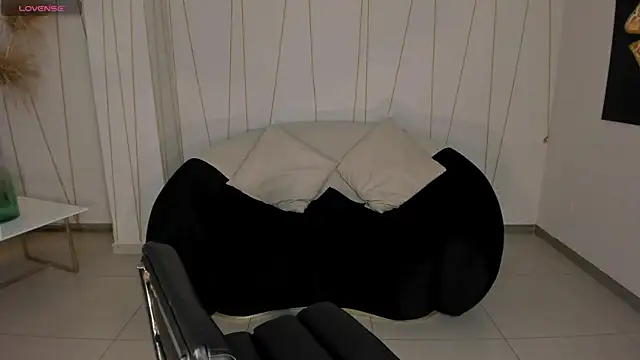 LaurentRosse1 online show from 05-04-26, 08:05