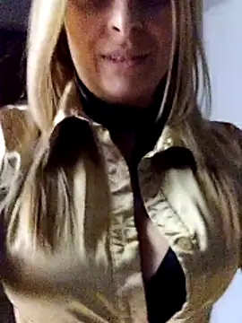 Snapshot of fragoli chatting on 10-30-25, 03:24 fragoli online show from 10-30-25, 03:24