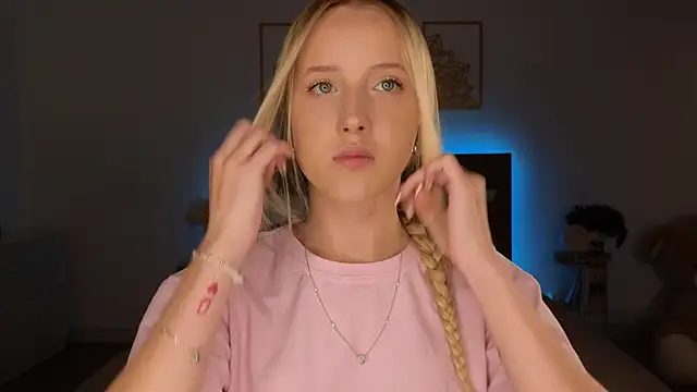 Snapshot of adele_armass chatting on 03-24-26, 09:53 adele armass online show from 03-24-26, 09:53