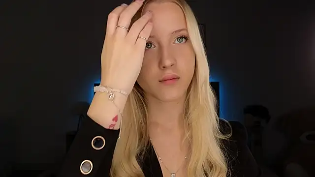 Snapshot of adele_armass chatting on 03-28-26, 08:30 adele armass online show from 03-28-26, 08:30