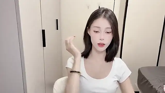 Snapshot of yuyu-33 chatting on 11-02-25, 12:18 yuyu-33 online show from 11-02-25, 12:18