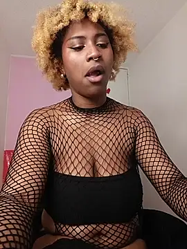 EvonyFoxxx online show from 05-08-26, 10:59