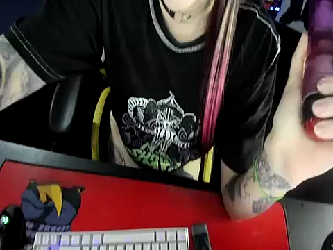 Snapshot of Yummy_dark chatting on 11-12-25, 06:14 Yummy dark online show from 11-12-25, 06:14