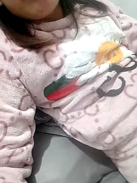 Snapshot of Elina_99 chatting on 11-04-25, 04:22 Elina 99 online show from 11-04-25, 04:22