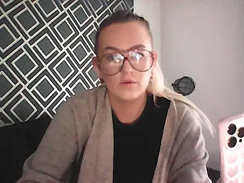 HollySmith00 online show from 10-30-25, 02:07