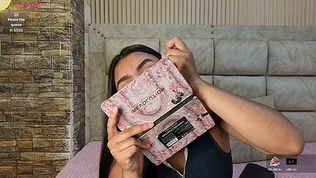 amarahanks1 online show from 12-17-25, 07:42