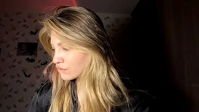 OrethaEredia online show from 11-01-25, 03:14