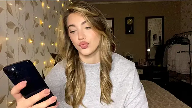 OrethaEredia online show from 12-21-25, 05:09