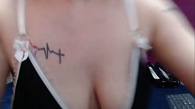 selenabustamante online show from 05-11-26, 04:04