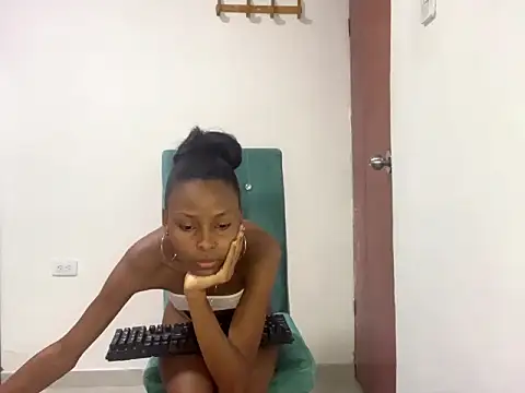 Perla sofia xxx online show from 10-31-25, 01:12