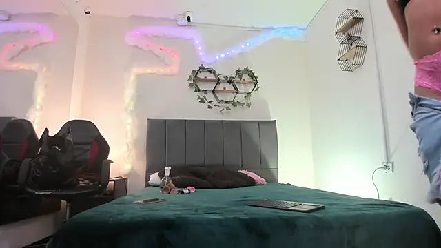 Lucerop  online show from 11-23-25, 03:39