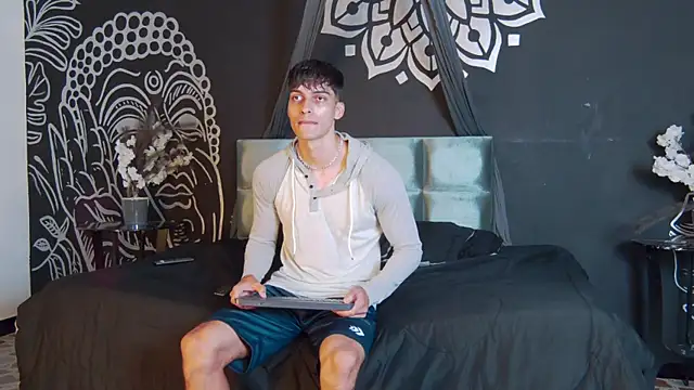 AlessioVitale online show from 11-06-25, 12:39