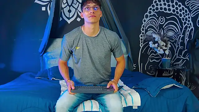 AlessioVitale online show from 12-20-25, 12:01