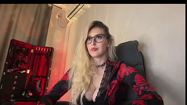 Snapshot of Liya_Liss chatting on 04-14-26, 02:12 Liya Liss online show from 04-14-26, 02:12