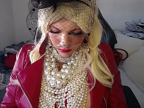 VanesaCrossic online show from 10-15-25, 08:03