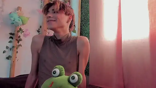 Leo Glow online show from 11-30-25, 02:43