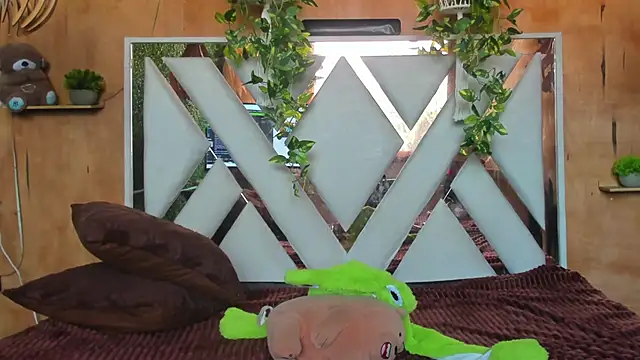 Leo Glow online show from 03-09-26, 01:59