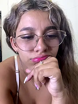 Snapshot of liahot69 chatting on 01-08-26, 03:09 liahot69 online show from 01-08-26, 03:09