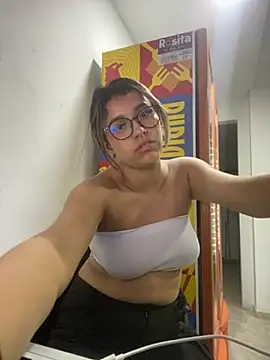 liahot69 online show from 05-18-26, 04:07