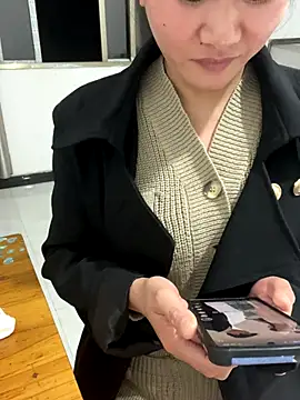 Snapshot of daaqnn chatting on 11-27-25, 11:34 daaqnn online show from 11-27-25, 11:34