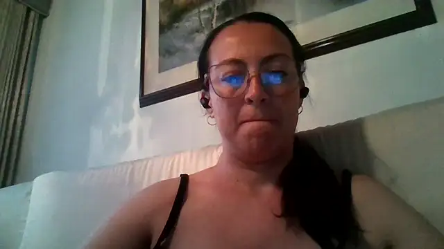 Lauryn Jones online show from 04-05-26, 10:40