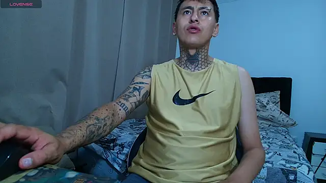 Snapshot of emi_liano10 chatting on 11-08-25, 11:36 emi liano10 online show from 11-08-25, 11:36