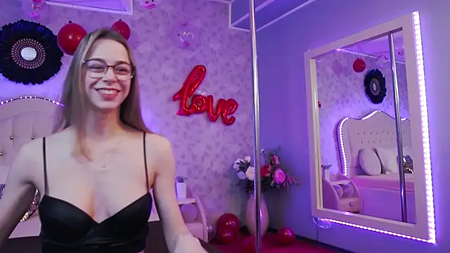 GracieCute online show from 02-18-25, 04:15