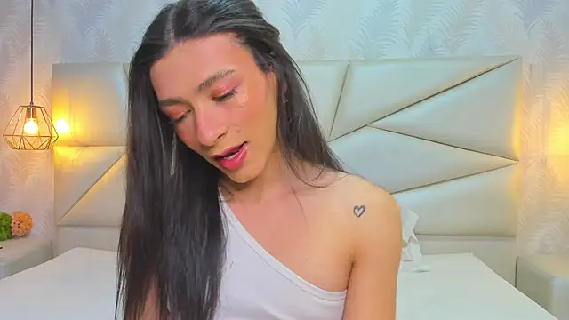 Snapshot of laurettedela_rouse chatting on 11-04-25, 11:09 laurettedela rouse online show from 11-04-25, 11:09