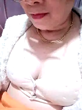 small-house123 online show from 12-17-25, 02:12