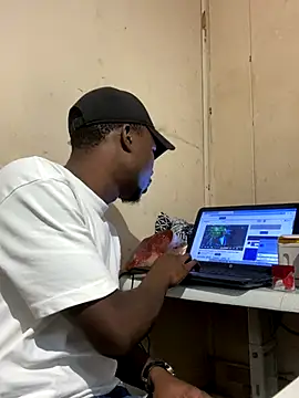 Snapshot of Ndodemnyama@xh chatting on 11-03-25, 05:52 Ndodemnyamaxh online show from 11-03-25, 05:52