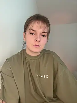 Snapshot of LisaFreierxx chatting on 05-17-26, 01:18 LisaFreierxx online show from 05-17-26, 01:18