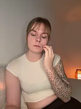 Snapshot of LisaFreierxx chatting on 05-19-26, 06:14 LisaFreierxx online show from 05-19-26, 06:14
