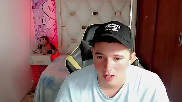 Snapshot of giorgio_box chatting on 11-06-25, 12:28 giorgio box online show from 11-06-25, 12:28