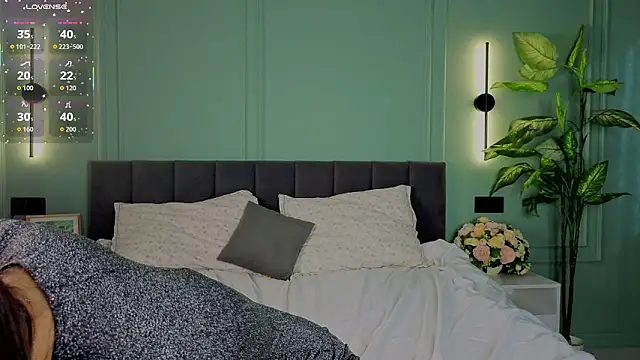 Snapshot of Violet_Johnsonn chatting on 03-10-26, 06:29 Violet Johnsonn online show from 03-10-26, 06:29