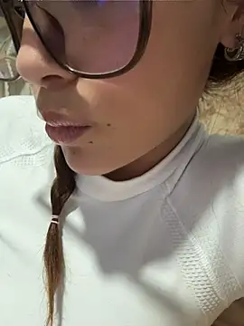 Snapshot of bergmanamii chatting on 06-17-26, 11:27 bergmanamii online show from 06-17-26, 11:27