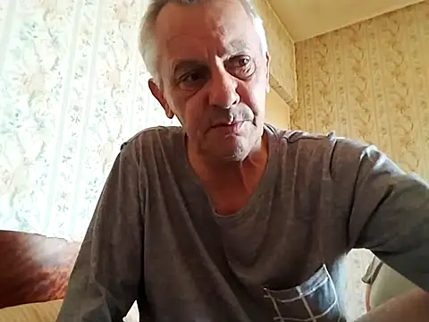 Snapshot of Naturi6 chatting on 08-08-26, 06:37 Naturi6 online show from 08-08-26, 06:37