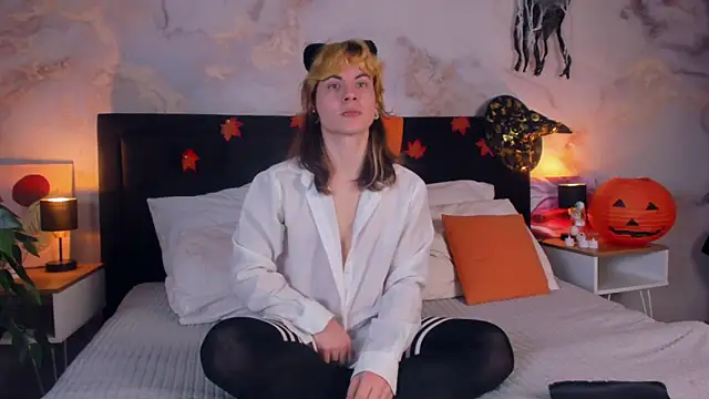 Snapshot of MattMarnee chatting on 11-07-25, 12:27 MattMarnee online show from 11-07-25, 12:27