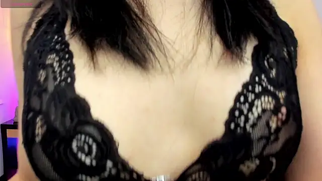 Snapshot of zoe-moreau chatting on 04-18-26, 07:40 zoe-moreau online show from 04-18-26, 07:40