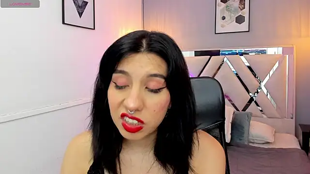 Snapshot of zoe-moreau chatting on 04-18-26, 08:09 zoe-moreau online show from 04-18-26, 08:09