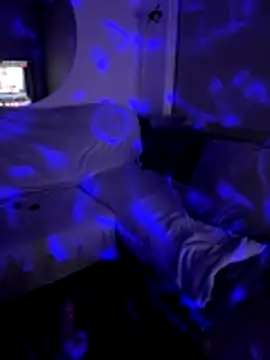 Snapshot of vikingcatbisexual chatting on 11-21-25, 12:32 vikingcatbisexual online show from 11-21-25, 12:32