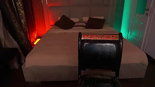 AmiraGoldd online show from 05-20-26, 10:05
